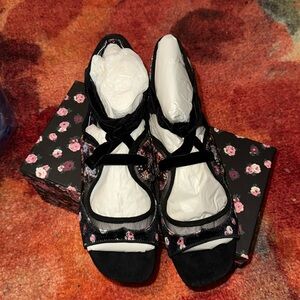 Coach Liza Sandals Black Velvet Floral Size 8 new in box